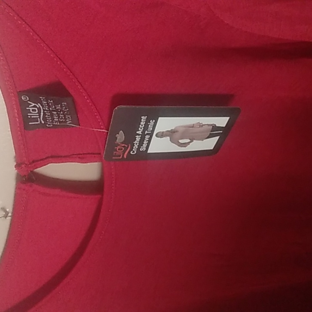 Red top - Picture 3 of 3